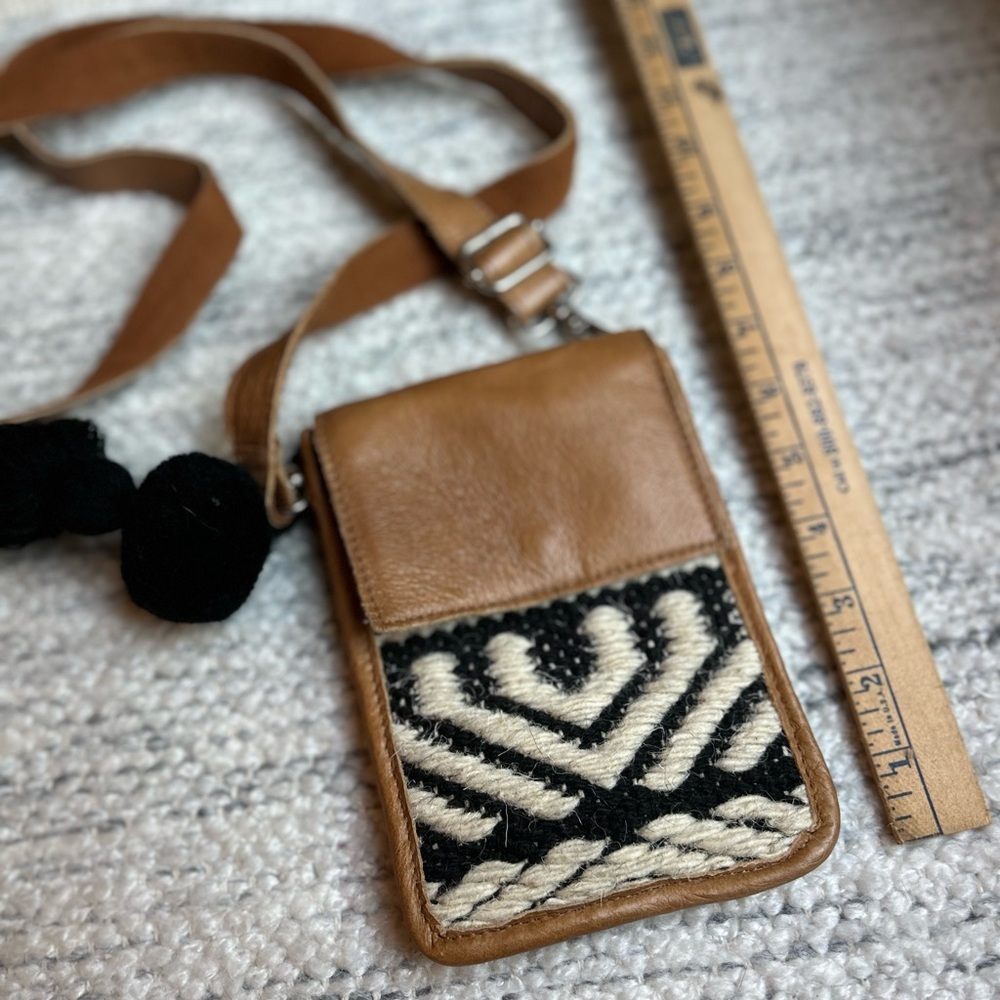 Stanley Street Leather Woven Crossbody Phone Bag Tan Black Tribal Tassel” - Picture 5 of 10